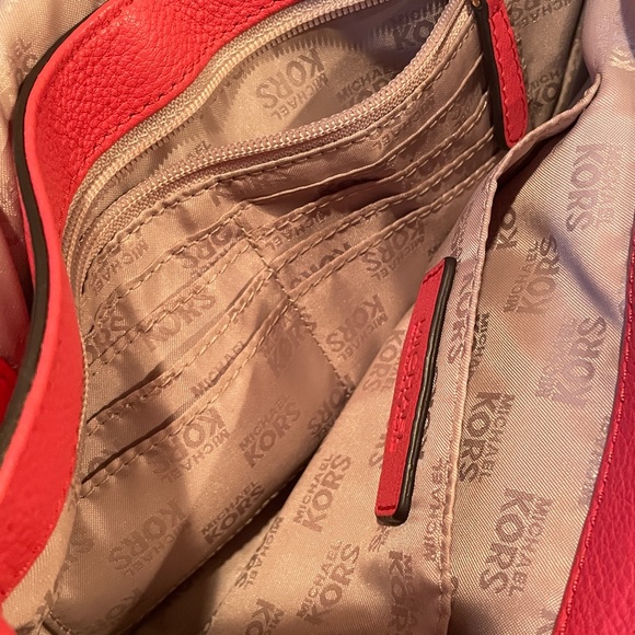 Michael Kors Coral Gold Chain Shoulder Bag - Picture 6 of 11